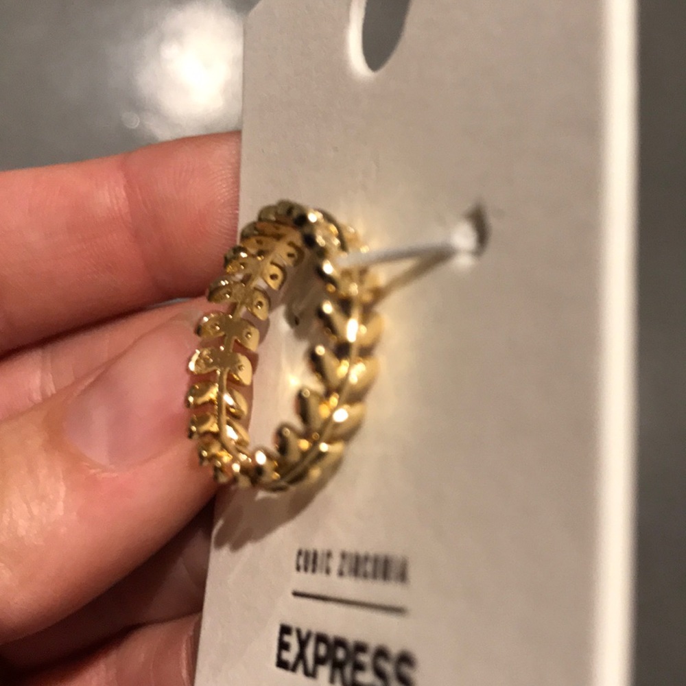 Express Ring - Picture 3 of 4